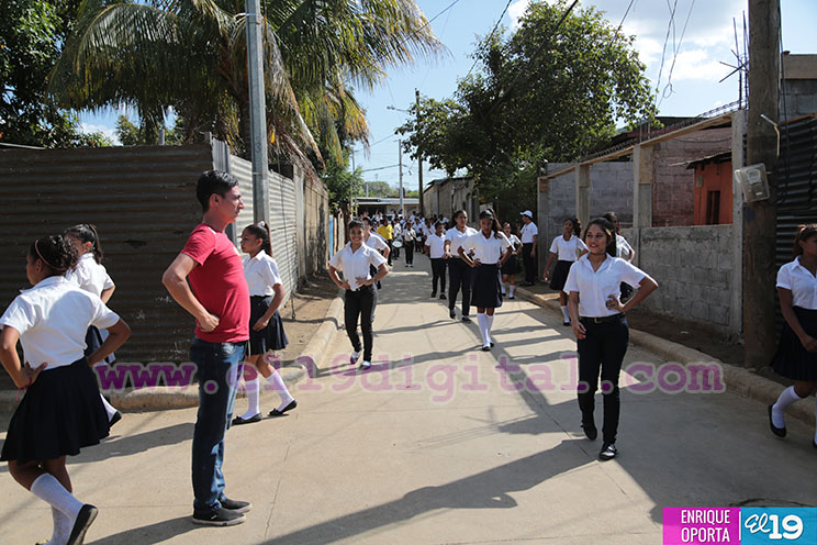 Inauguran nueva calle en barrio Enrique Smith